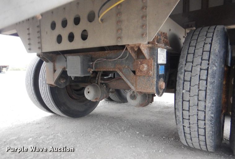 image for item DH7999 2012 Cornhusker 800  grain trailer