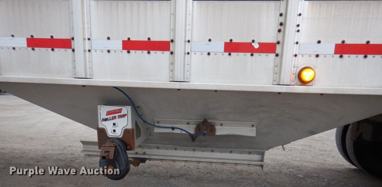 image for item DH7999 2012 Cornhusker 800  grain trailer