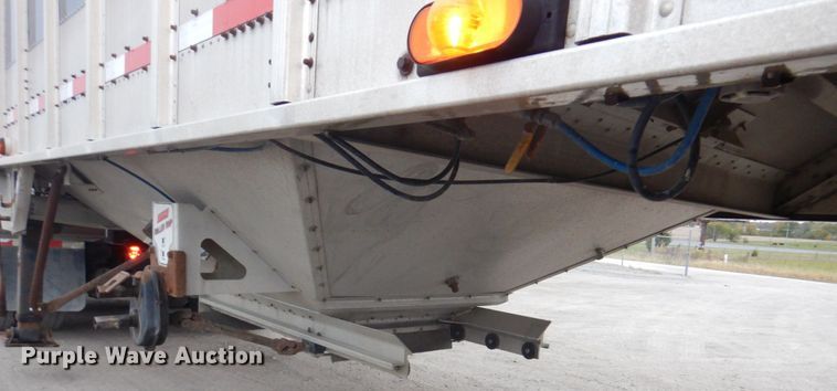 image for item DH7999 2012 Cornhusker 800  grain trailer