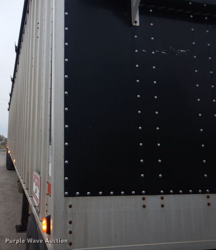 image for item DH7999 2012 Cornhusker 800  grain trailer