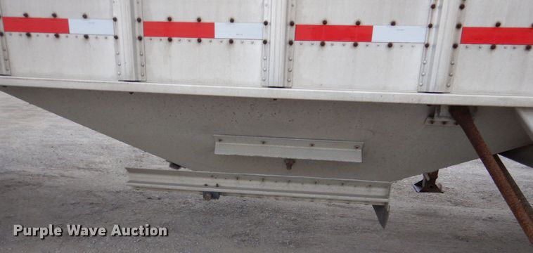 image for item DH7999 2012 Cornhusker 800  grain trailer