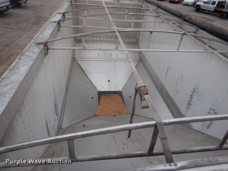 image for item DH7999 2012 Cornhusker 800  grain trailer