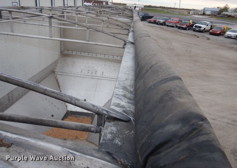 image for item DH7999 2012 Cornhusker 800  grain trailer