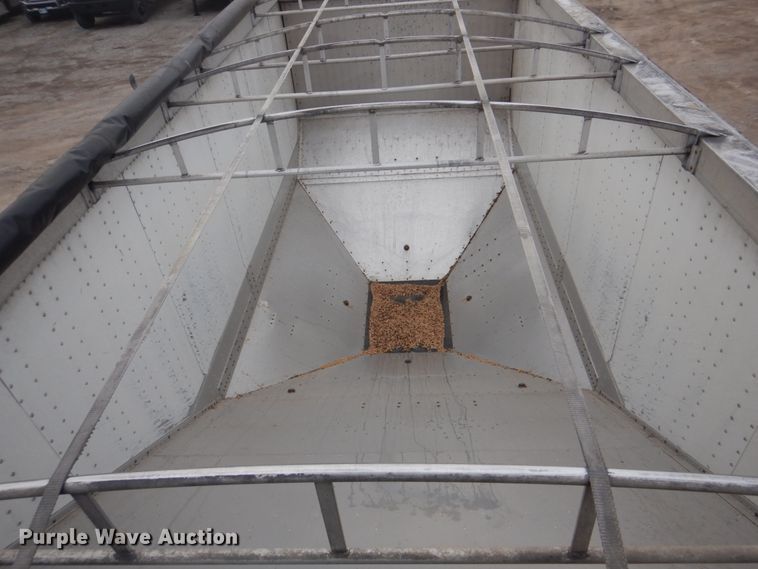 image for item DH7999 2012 Cornhusker 800  grain trailer