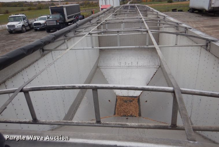 image for item DH7999 2012 Cornhusker 800  grain trailer