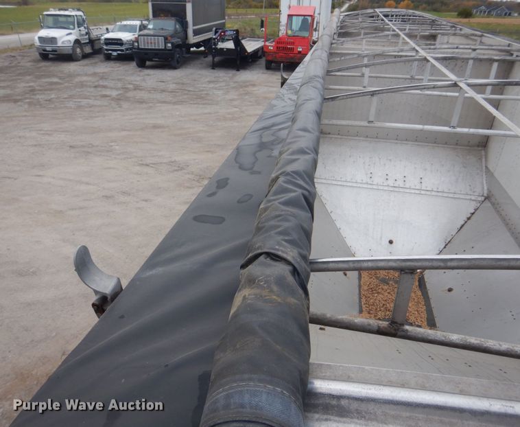 image for item DH7999 2012 Cornhusker 800  grain trailer