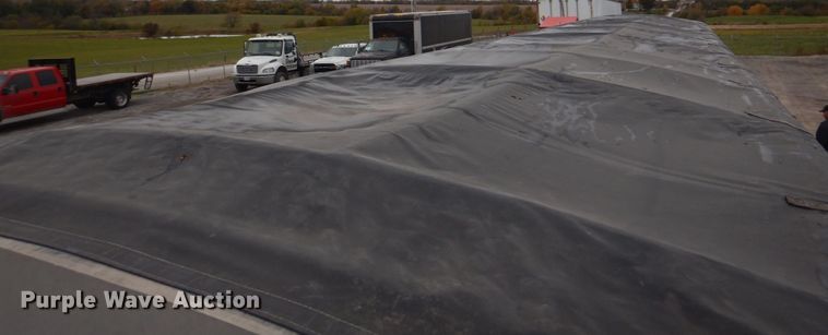 image for item DH7999 2012 Cornhusker 800  grain trailer