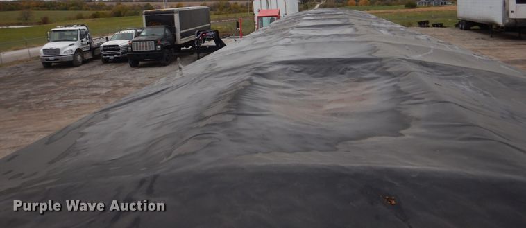 image for item DH7999 2012 Cornhusker 800  grain trailer