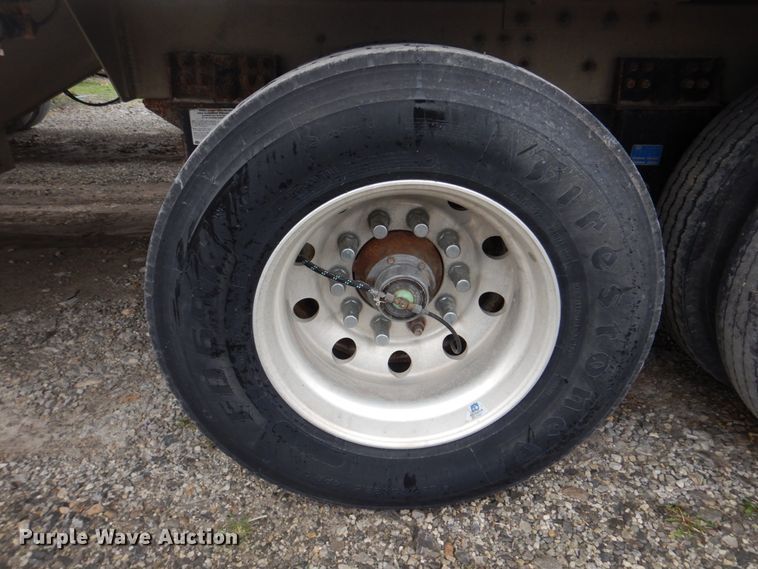 image for item DH7999 2012 Cornhusker 800  grain trailer