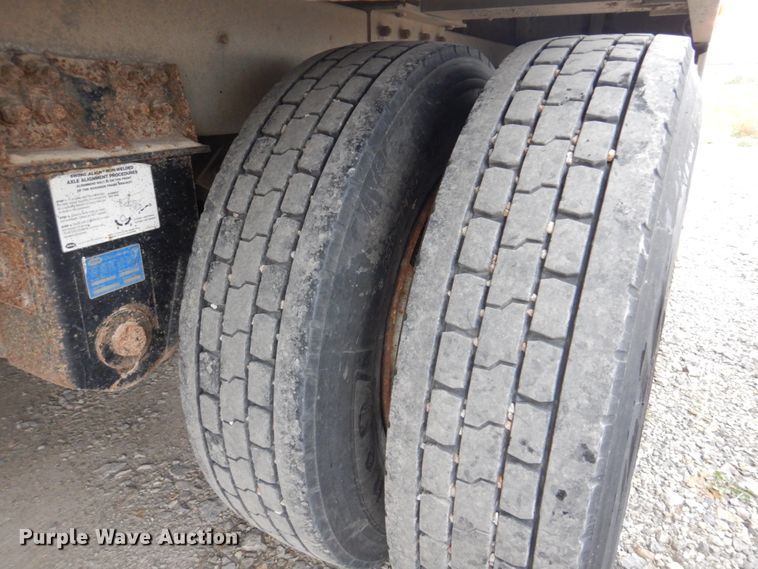 image for item DH7999 2012 Cornhusker 800  grain trailer