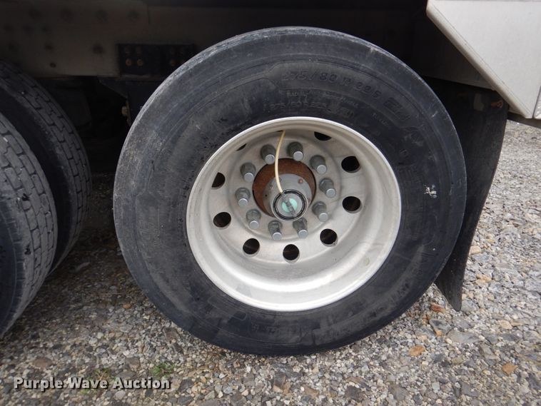 image for item DH7999 2012 Cornhusker 800  grain trailer