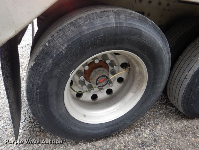 image for item DH7999 2012 Cornhusker 800  grain trailer