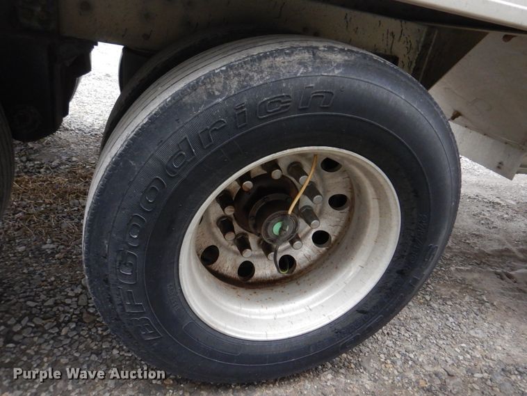 image for item DH7999 2012 Cornhusker 800  grain trailer