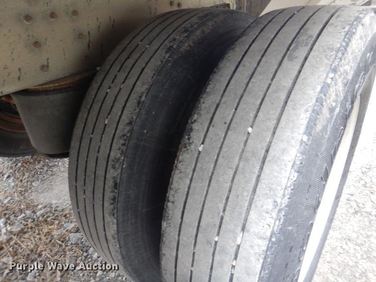 image for item DH7999 2012 Cornhusker 800  grain trailer