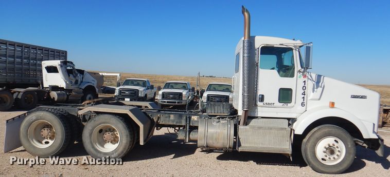 image for item DI5450 2011 Kenworth T800  semi truck