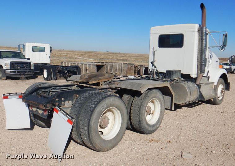 image for item DI5450 2011 Kenworth T800  semi truck