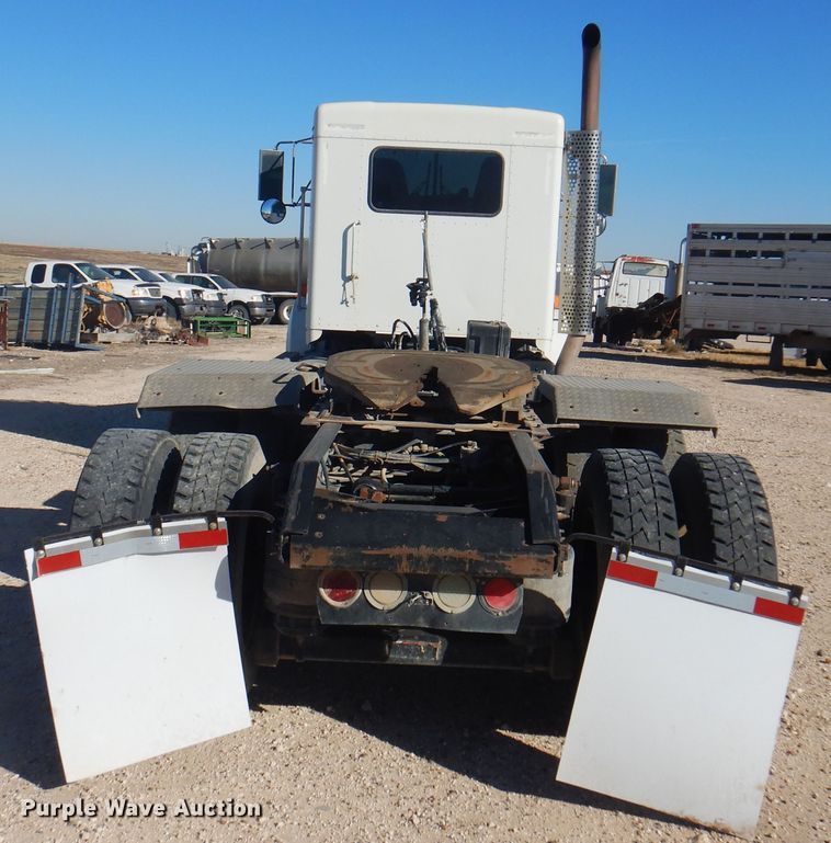 image for item DI5450 2011 Kenworth T800  semi truck