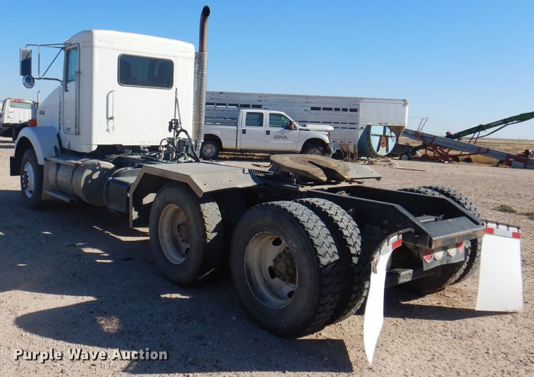 image for item DI5450 2011 Kenworth T800  semi truck