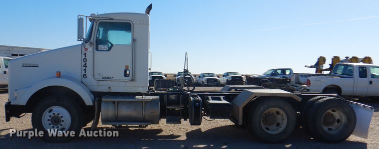 image for item DI5450 2011 Kenworth T800  semi truck