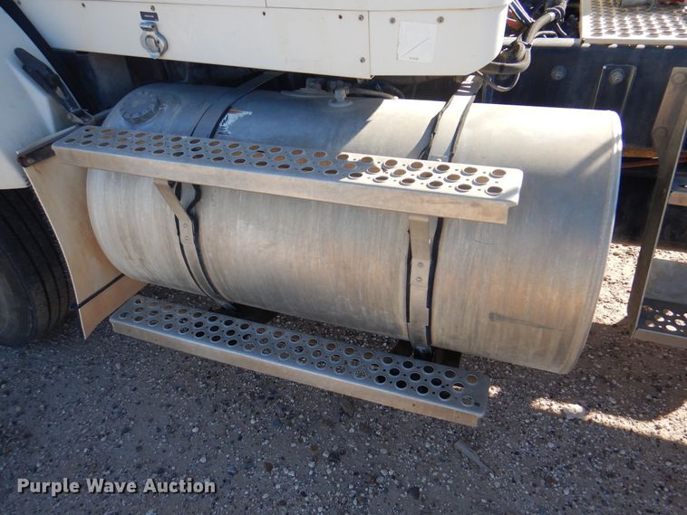 image for item DI5450 2011 Kenworth T800  semi truck