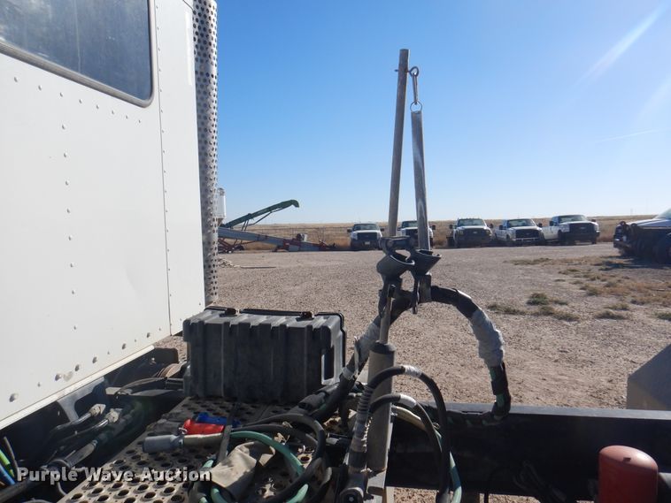 image for item DI5450 2011 Kenworth T800  semi truck