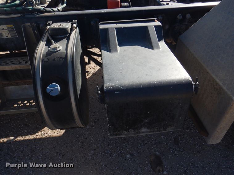 image for item DI5450 2011 Kenworth T800  semi truck