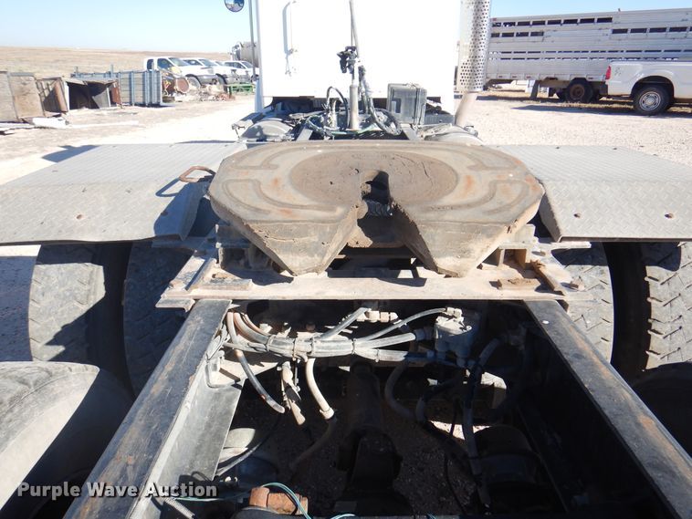 image for item DI5450 2011 Kenworth T800  semi truck