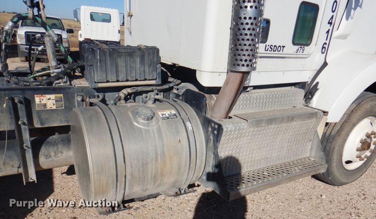 image for item DI5450 2011 Kenworth T800  semi truck