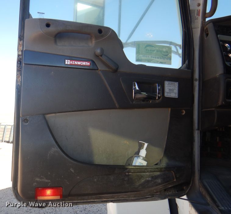 image for item DI5450 2011 Kenworth T800  semi truck