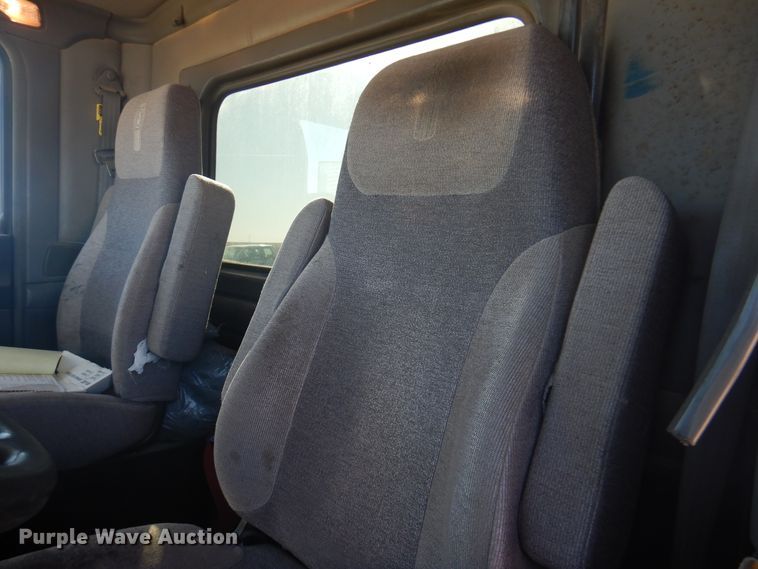 image for item DI5450 2011 Kenworth T800  semi truck