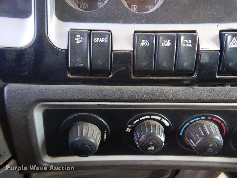 image for item DI5450 2011 Kenworth T800  semi truck