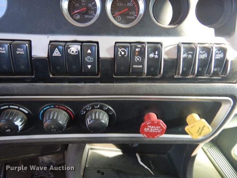 image for item DI5450 2011 Kenworth T800  semi truck