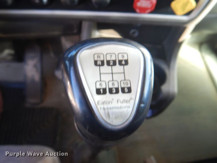 image for item DI5450 2011 Kenworth T800  semi truck