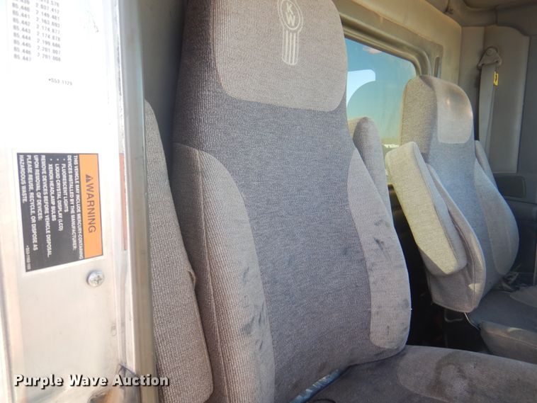 image for item DI5450 2011 Kenworth T800  semi truck