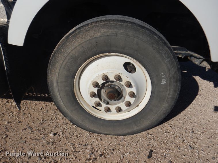 image for item DI5450 2011 Kenworth T800  semi truck