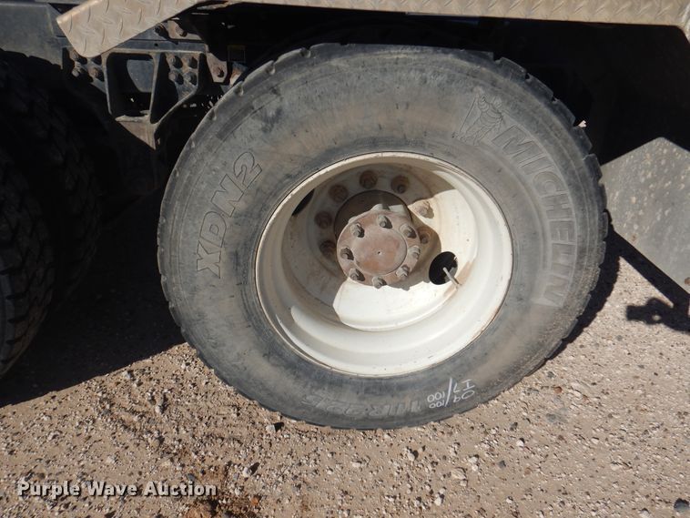 image for item DI5450 2011 Kenworth T800  semi truck