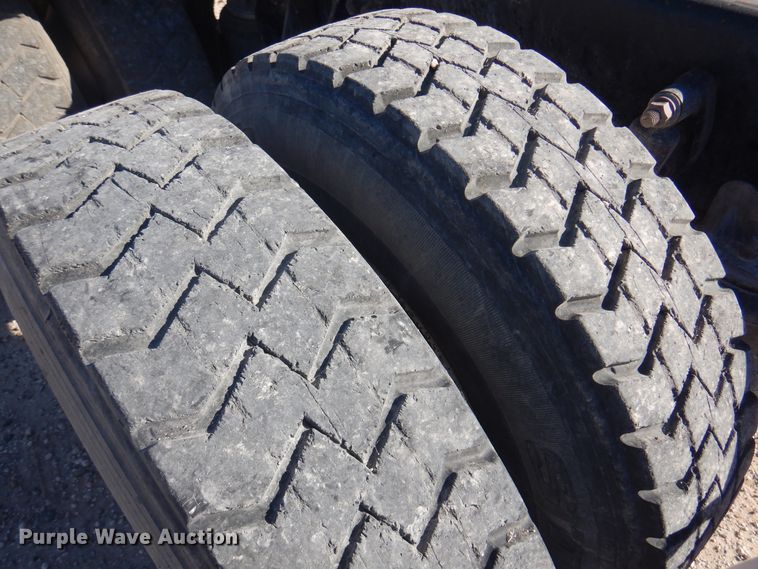 image for item DI5450 2011 Kenworth T800  semi truck