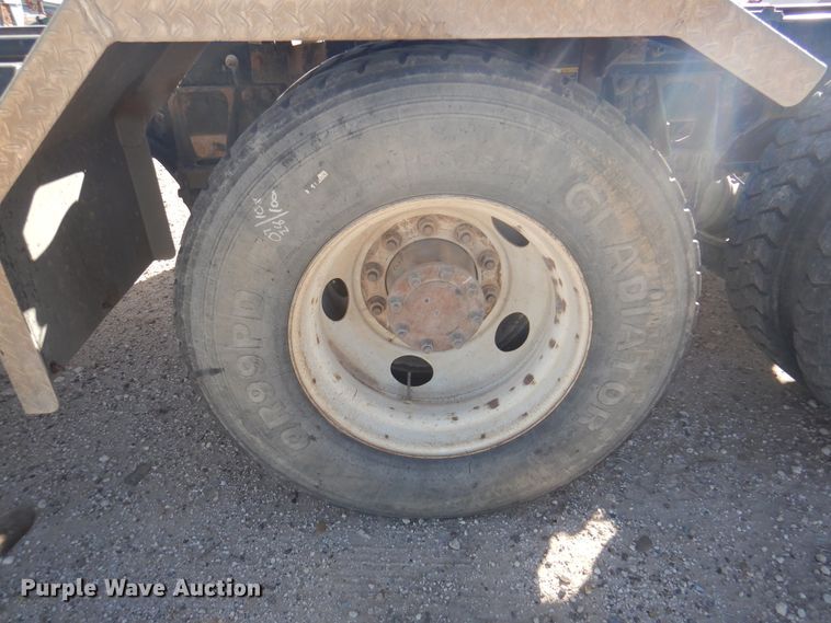 image for item DI5450 2011 Kenworth T800  semi truck