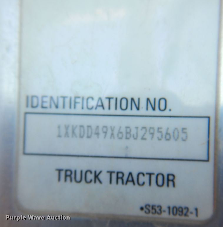 image for item DI5450 2011 Kenworth T800  semi truck