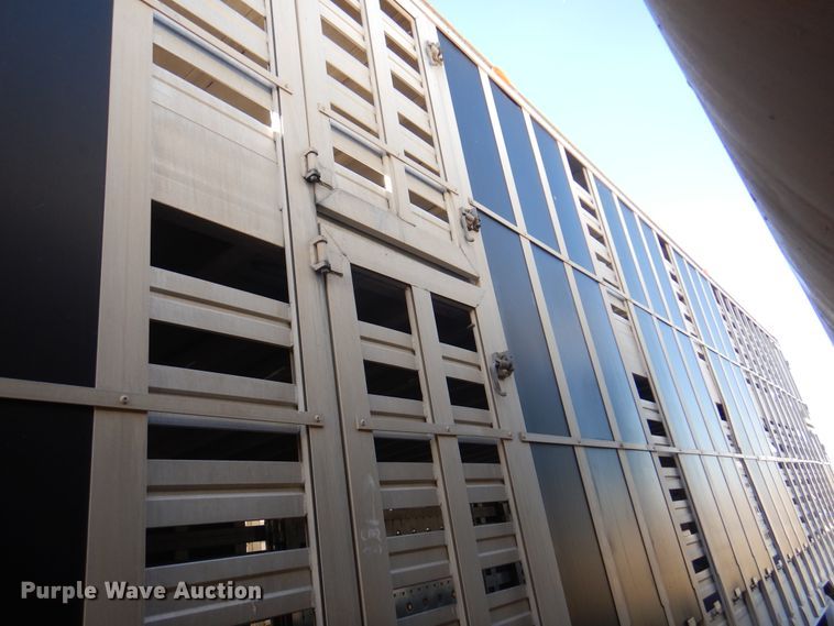 image for item DI5452 1998 Eby  livestock trailer