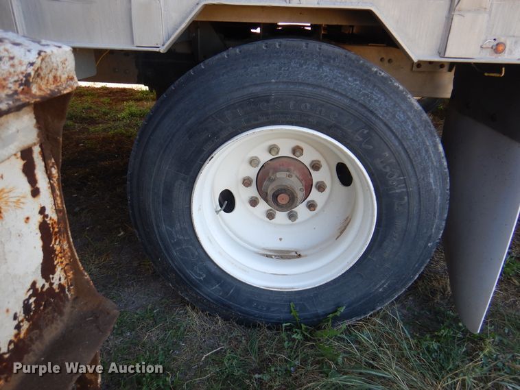 image for item DI5452 1998 Eby  livestock trailer