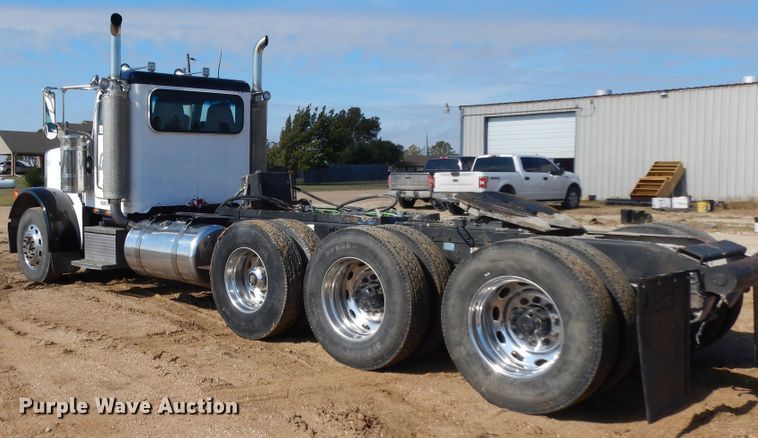 image for item DI8530 2006 Peterbilt 379  semi truck