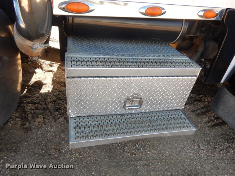 image for item DI8530 2006 Peterbilt 379  semi truck