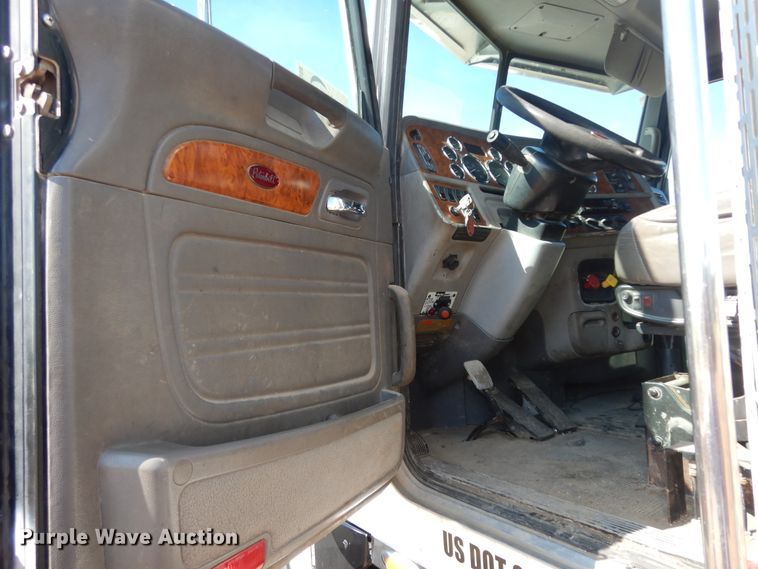 image for item DI8530 2006 Peterbilt 379  semi truck