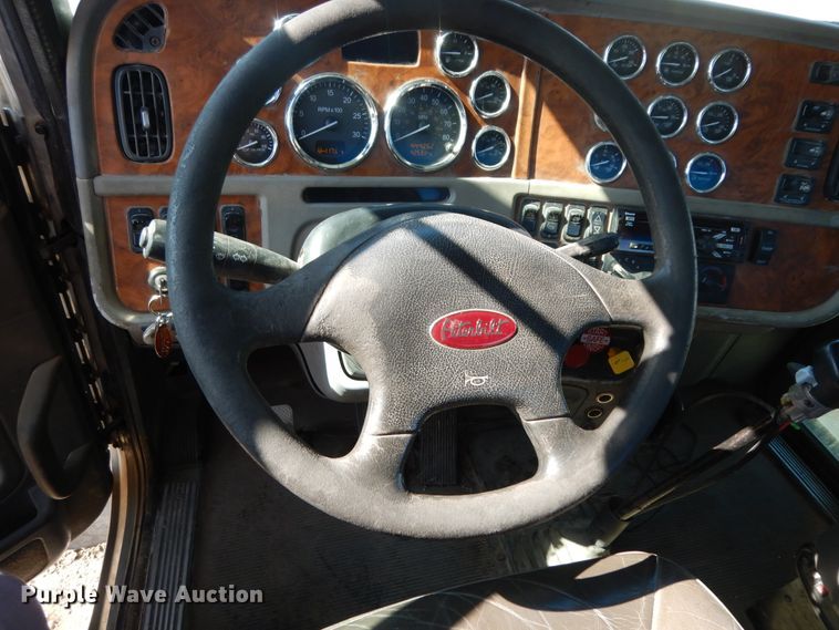 image for item DI8530 2006 Peterbilt 379  semi truck