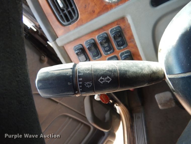 image for item DI8530 2006 Peterbilt 379  semi truck