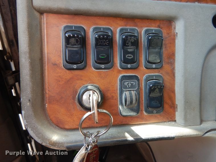 image for item DI8530 2006 Peterbilt 379  semi truck