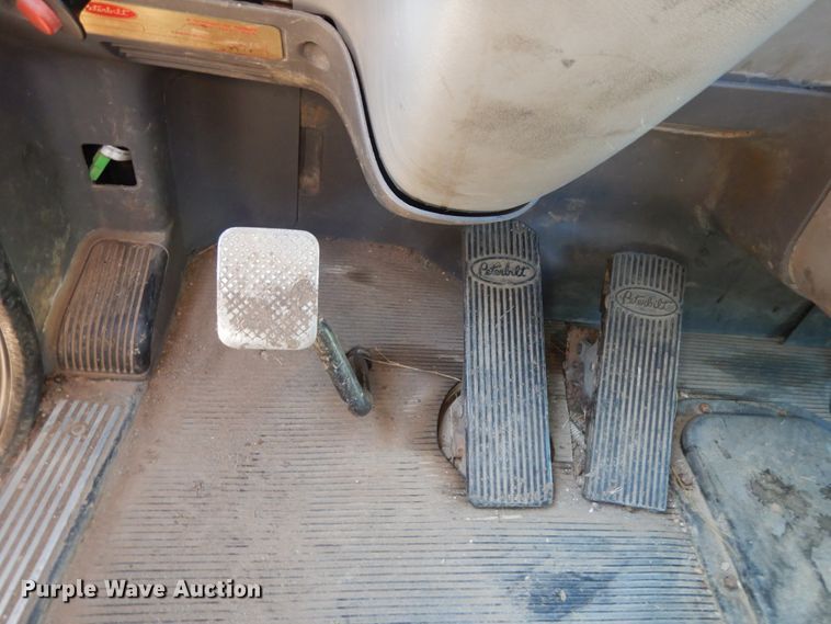 image for item DI8530 2006 Peterbilt 379  semi truck