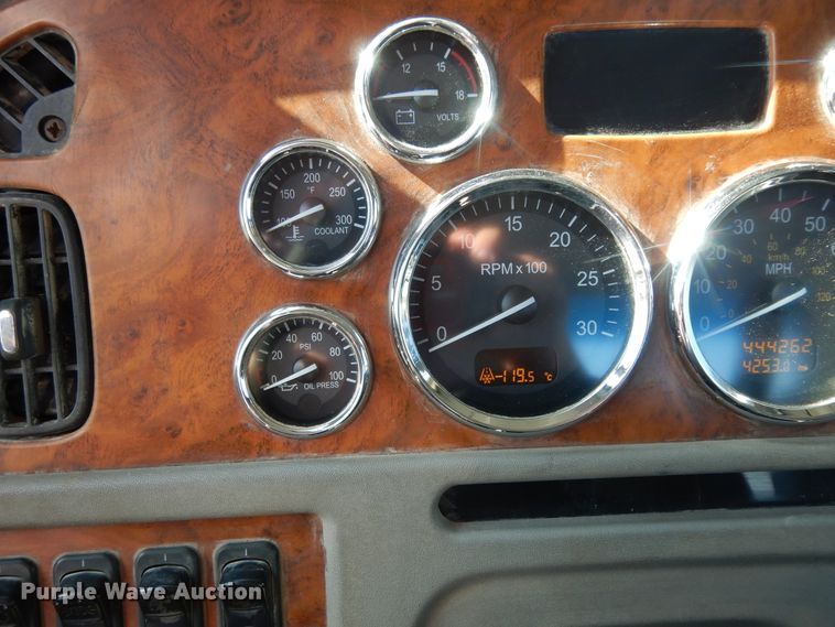 image for item DI8530 2006 Peterbilt 379  semi truck