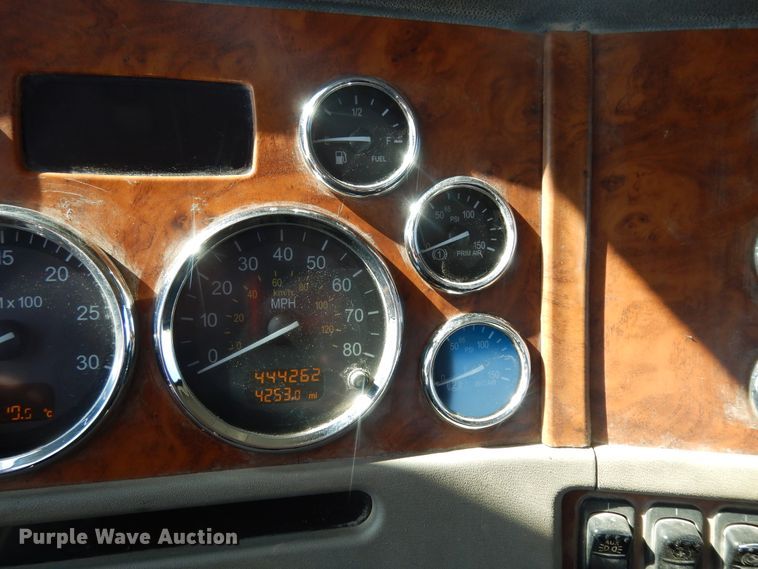 image for item DI8530 2006 Peterbilt 379  semi truck